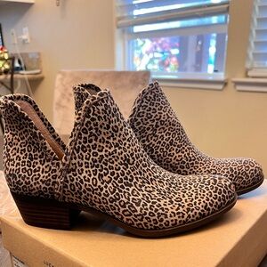 Lucky 🍀 Brand Leopard Print Women's Ankle Booties - In awesome condition!